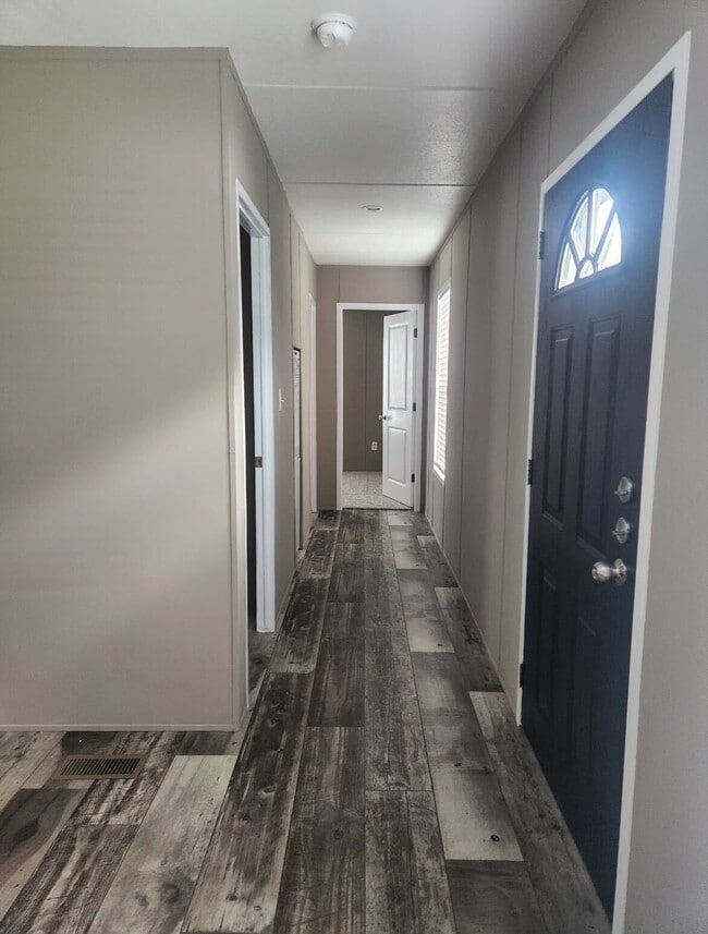 Building Photo - 150 Tonkawa Trl