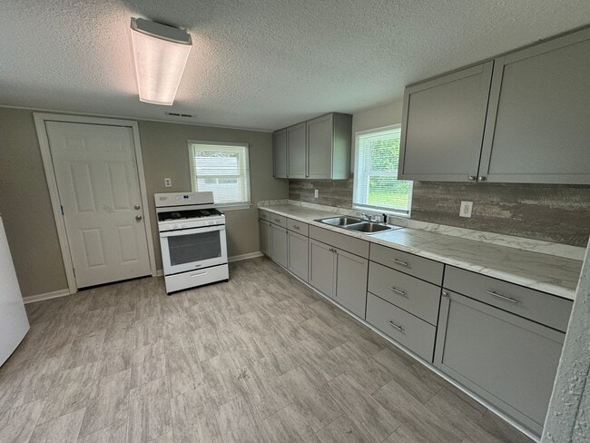 Photo - 6412 Brown St