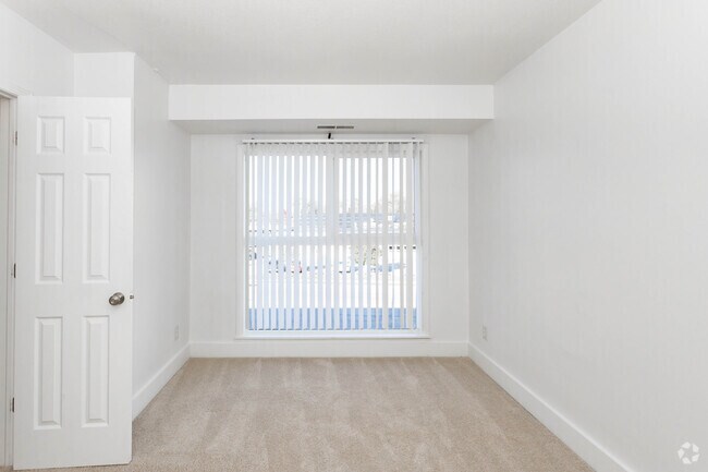 2BR, 1BA | 990 - 1,075SF - Greens on North Forest Apartments