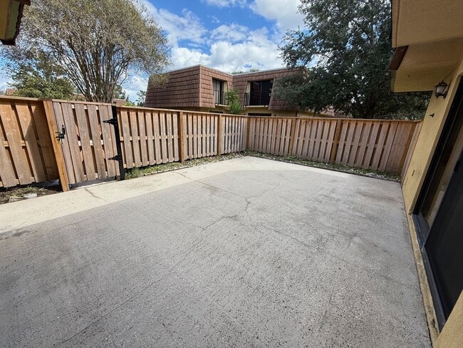 Photo - 2/2.5 Townhome in Central Orlando