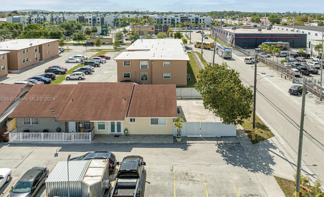 Photo - 330 W 74th Pl Townhome