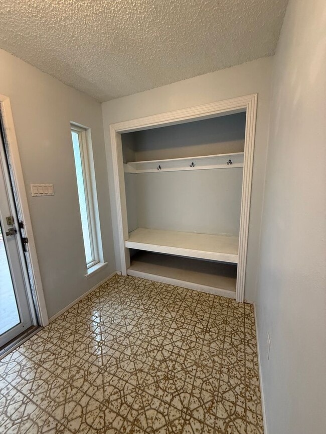 Photo - 3 Bed 3 Bath spacious home, with extra craft room, Lovely Backyard