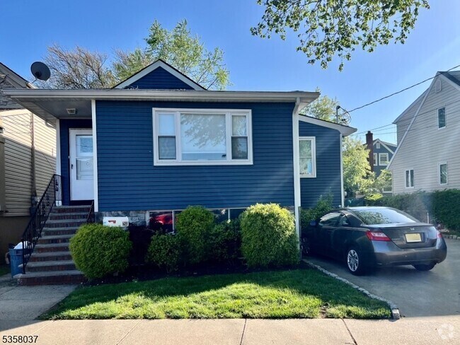 Building Photo - 260 Maple Ave Rental