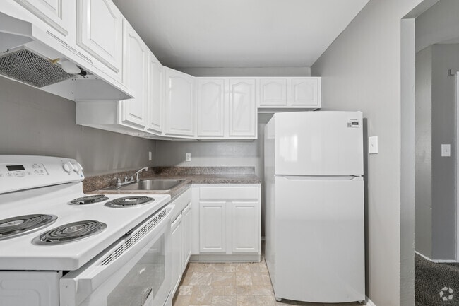 2BR, 1BA - 1,065SF - Kitchen