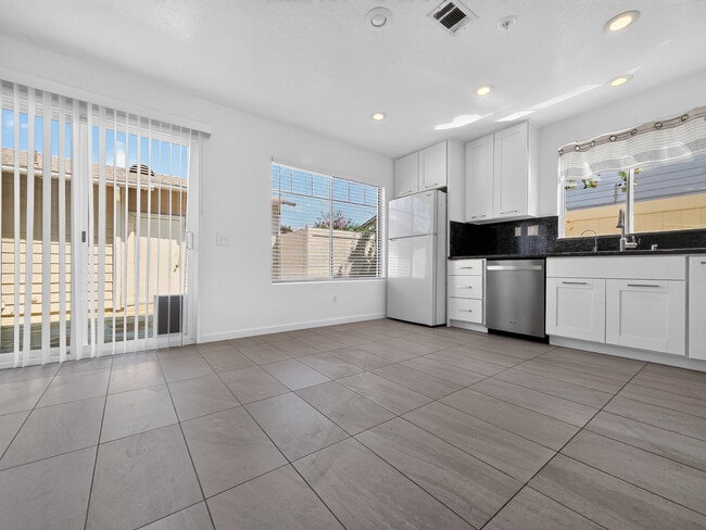 Photo - 1065 E Broadway