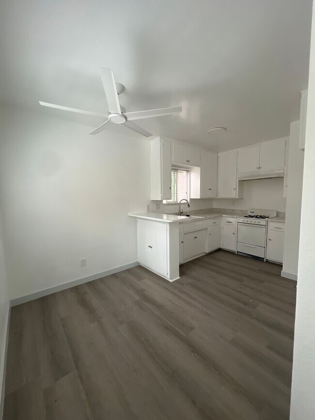 Photo - 2 Bedroom 1.5 Bath $2,450!! $500 Off the 1st Month
