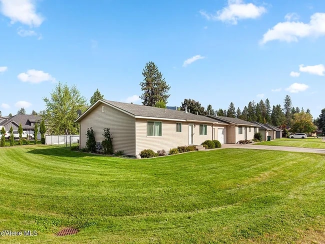 Building Photo - 9978 N Sunview Ln Unit 9978