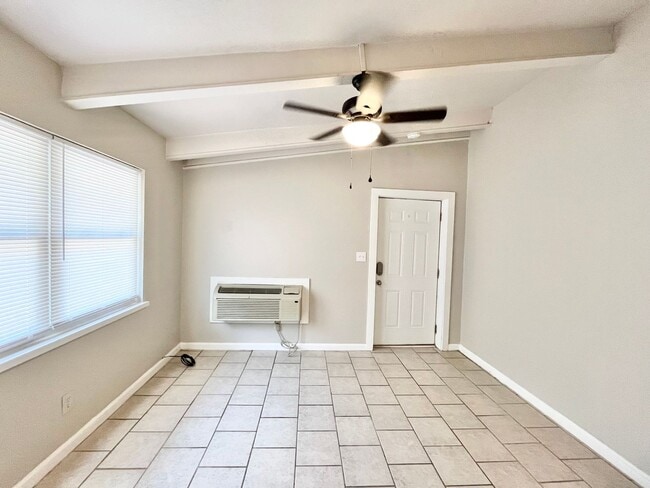 Photo - 2222 Zabel Dr Unit B