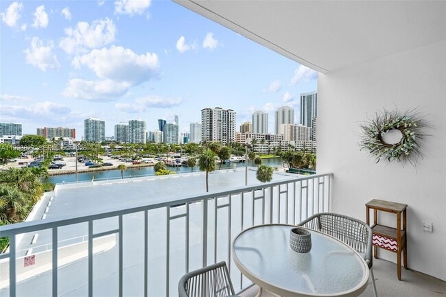 Photo - 500 Bayview Dr Unit 325