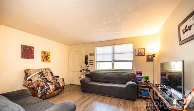 Photo - 283 15th St SE