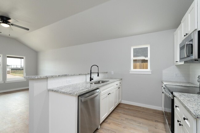 Photo - Stylish 3/2 Home with Open Concept Living — 15 Min to Stargate