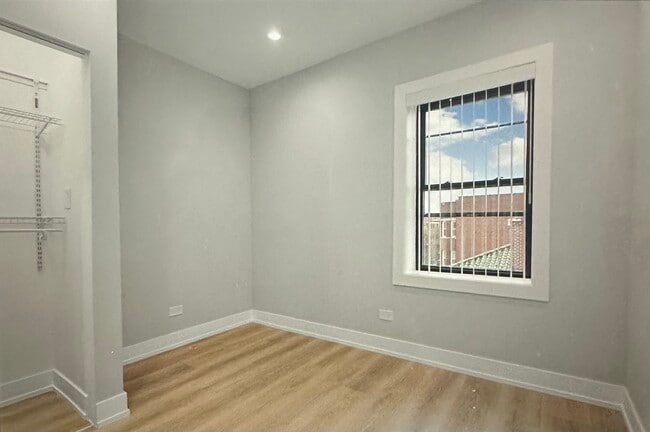 Photo - 1552 W Juneway Ter Unit 2p