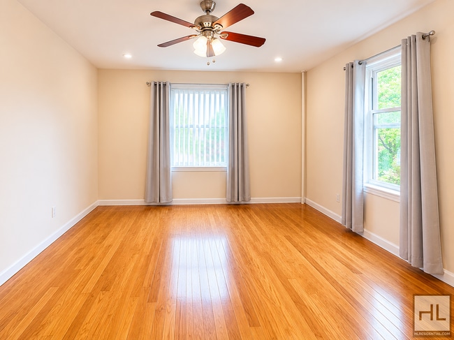 Photo - 43 AVENUE Unit #2