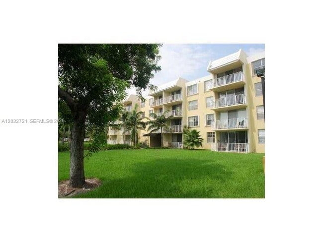 Building Photo - 13100 SW 92nd Ave Unit A-PH13