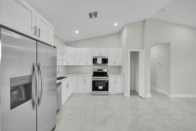 462 Lampion Ave S Unidad Main house