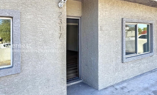 Photo - 2317 W Adams St