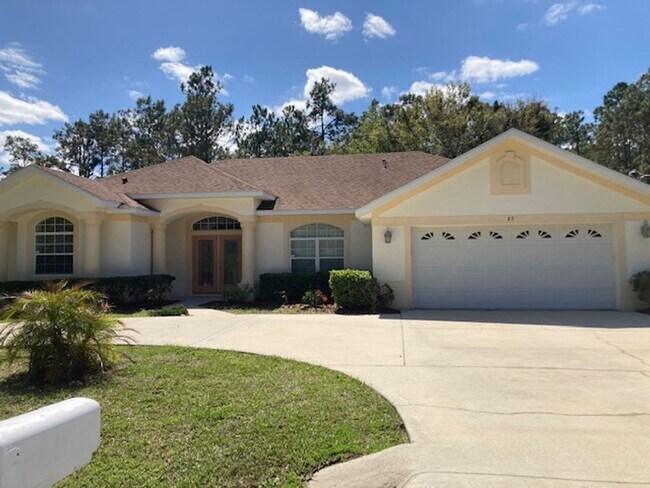 Photo - Luxurious 4/3/2 with circular driveway. Available after 06/10/26