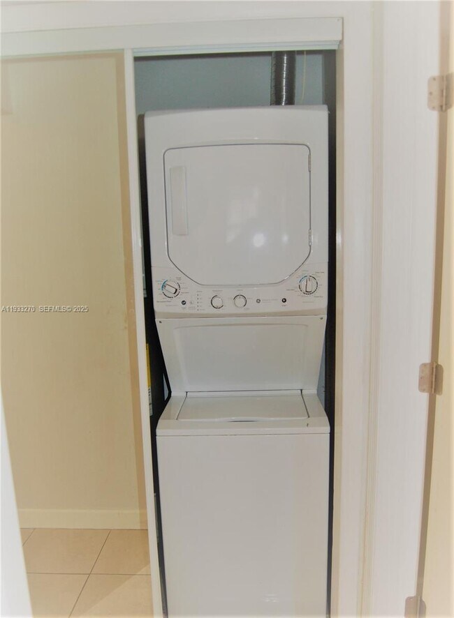 Photo - 2481 SW 11th St Unidad 2481