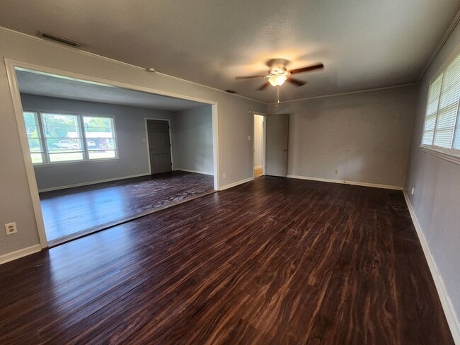 Photo - 1218 Thomwal St