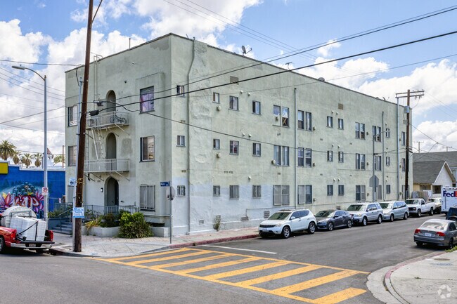 Photo - 2108 Maple Ave Apartments