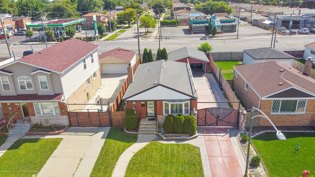 Photo - 8201 S Komensky Ave