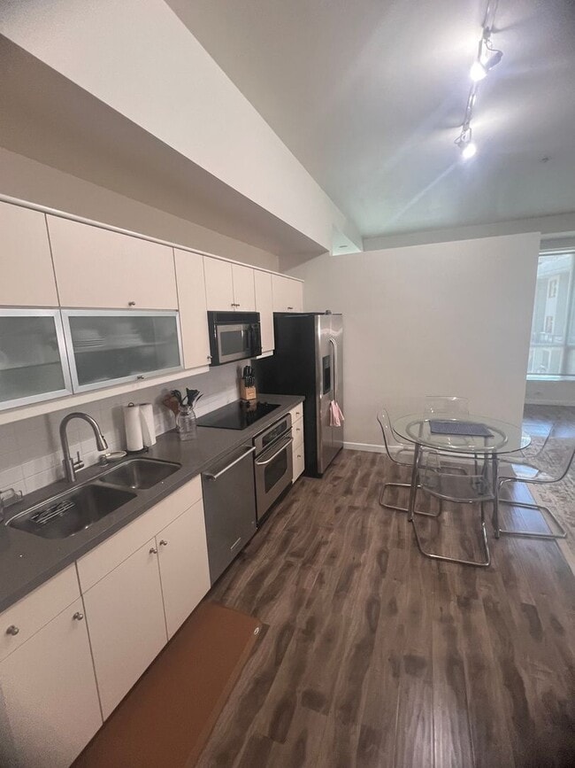 Photo - 350 W Ash St