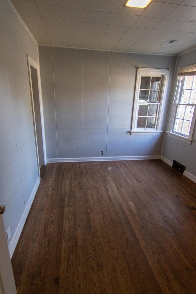 Photo - 810 E Lewis St