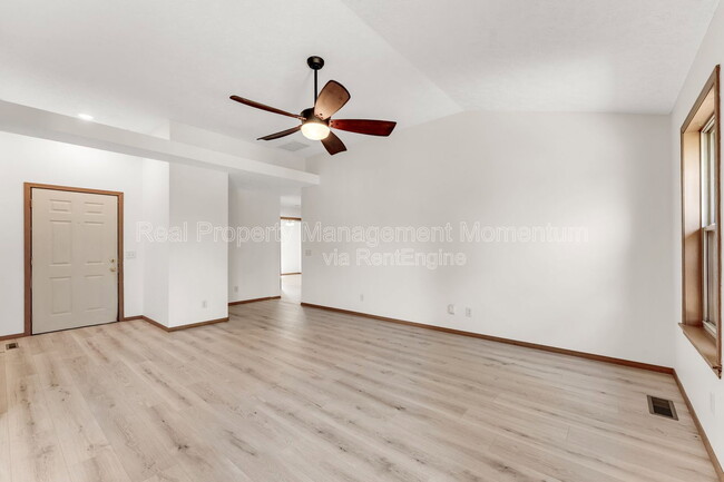 Photo - 3251 W Scott St