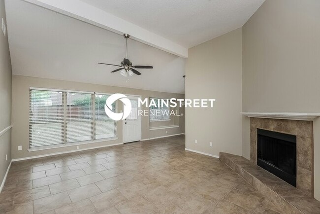 Photo - 3 Bedroom Pet-Friendly Home in Fort Worth, TX with Main Street Renewal