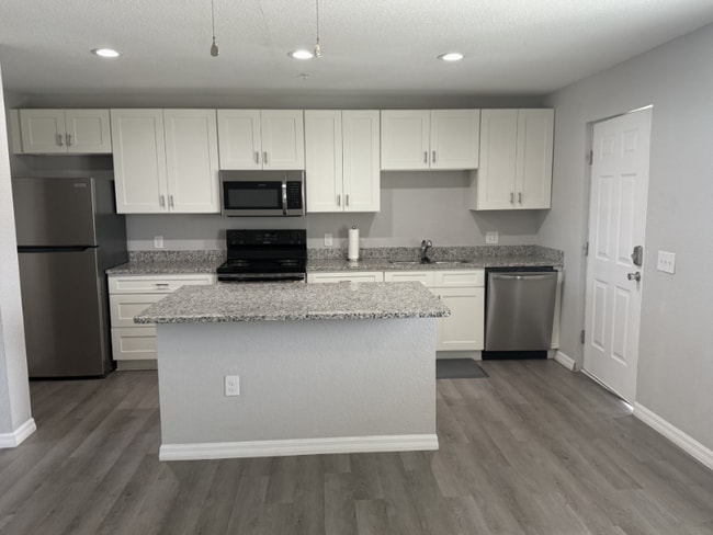 Building Photo - 1925 Ave O SW Rental