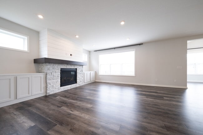 Photo - 3849 Thrush St