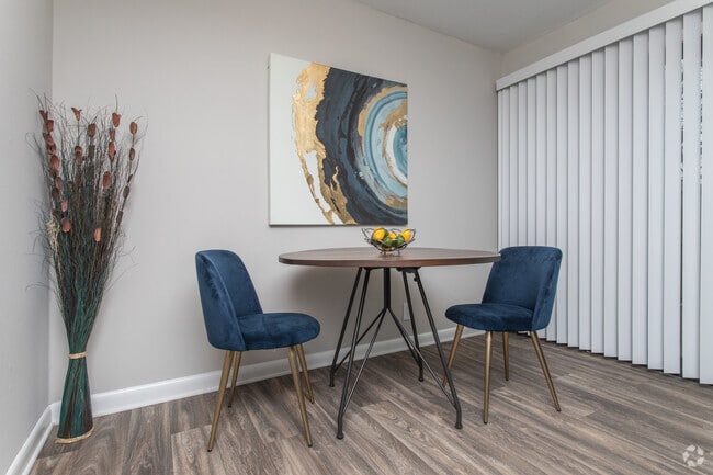 2BR, 1.5BA - 850SF - The woods At camp Creek