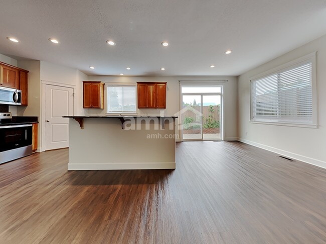 Photo - 10111 NE 28th Pl