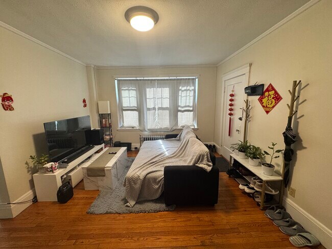 Building Photo - 349A Pleasant St Unit #B3-3 Rental