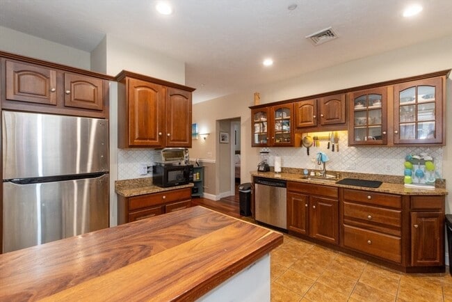 Photo - 36 Trident Ave Unidad B