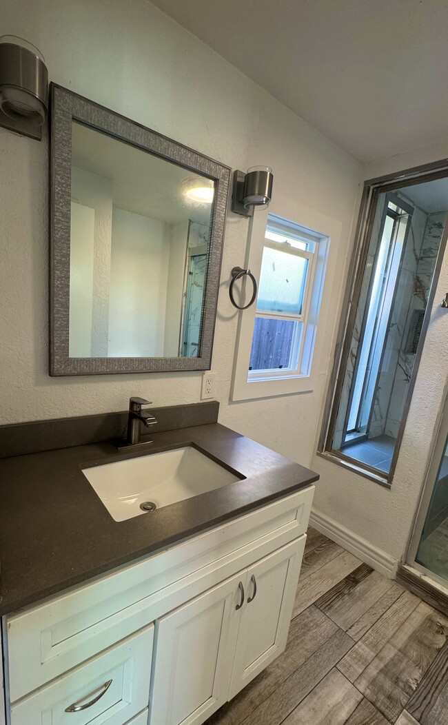 SINK/BATHROOM - 5523 San Pablo Dam Rd Unit B