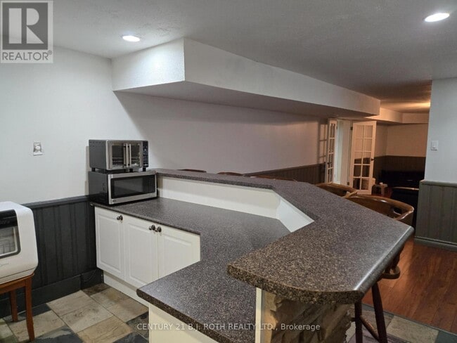 Photo - 105 Chieftain Crescent