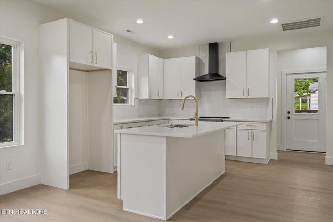 Photo - 2701 Spencer St NE