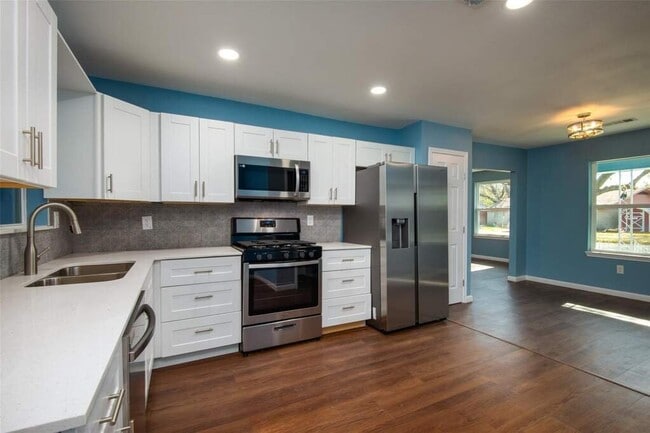 Building Photo - 1701 Merrywood Way
