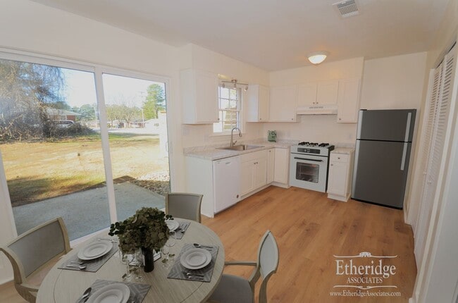 Photo - 2 Bed 1.5 Bath Townhome Apartment Unidad B1