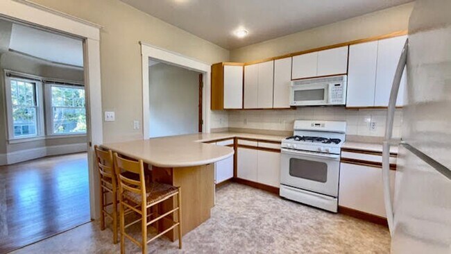 Photo - Bright Top-Floor Flat at the Edge of the P...