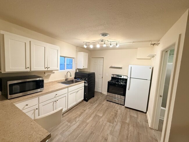 Photo - 3108 Oakland Ave Unit 3