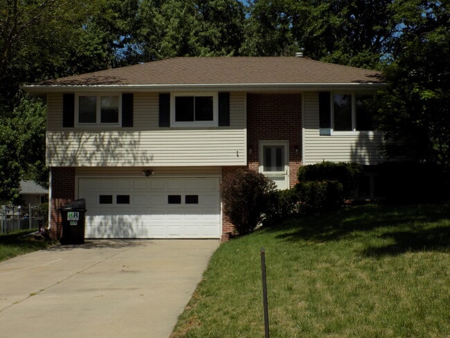 Building Photo - 6012 Fleetwood Dr Rental