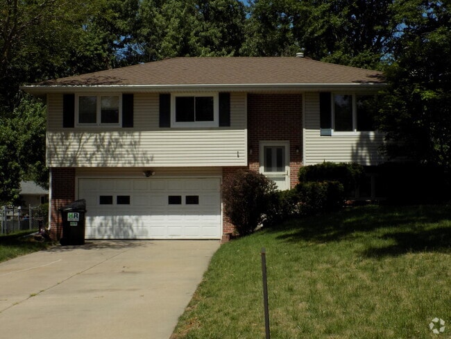 Building Photo - 6012 Fleetwood Dr Rental