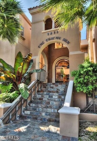 Building Photo - 1835 S Barrington Ave Unit 202