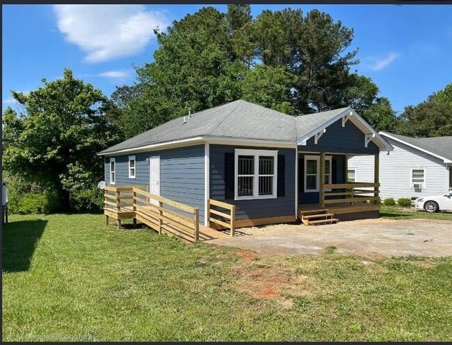 Photo - 73 Polar Rock Rd SW