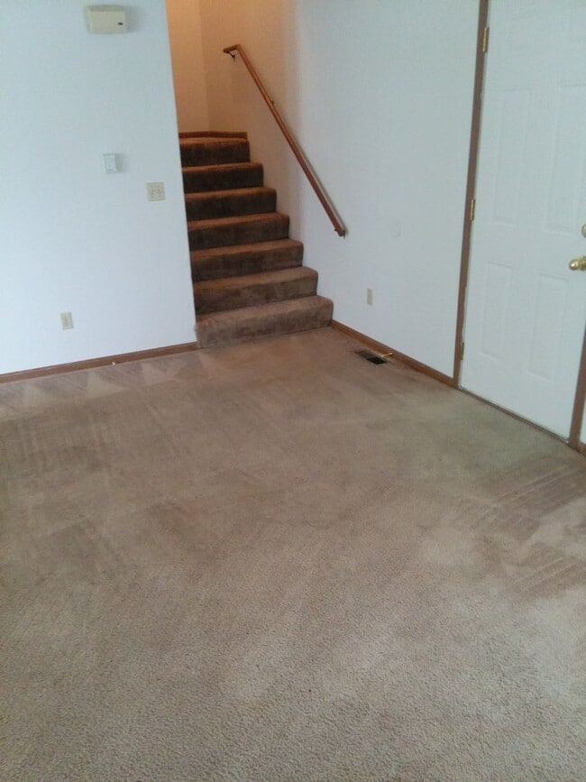 Photo - Great 2 Bed 2 Bath 1 Car Garage Split Level Duplex