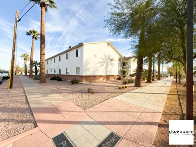 Building Photo - FREE FIRST MONTH'S RENT MOVE IN SPECIAL! Inviting 2/1 Phoenix Apartment with Modern Comforts!