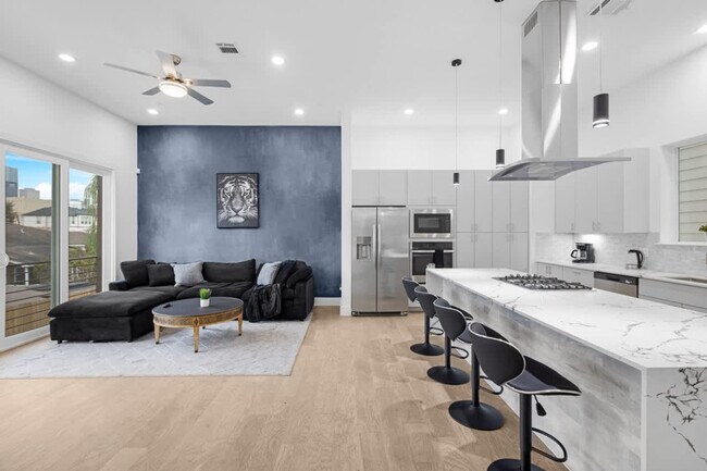 Building Photo - 2103 McGowen St