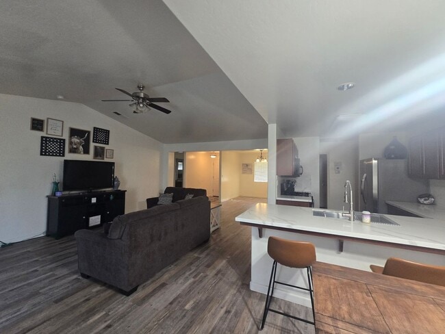 Photo - Beautiful 3BD 2BA home for rent in Hanford!